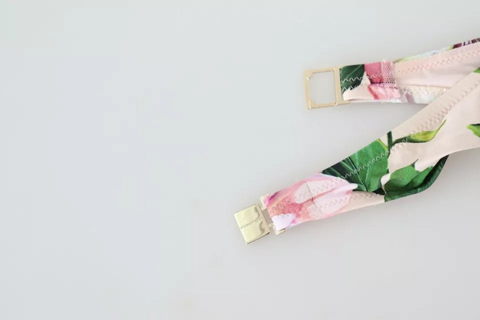 Traje de baño con estampado floral rosa y parte superior de bikini para la playa