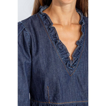 Elegante vestido acampanado de mezclilla azul oscuro