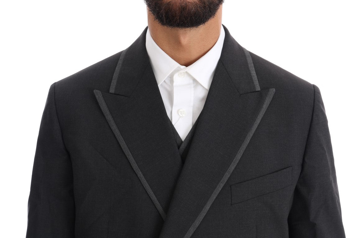 Elegante traje gris cruzado de lana