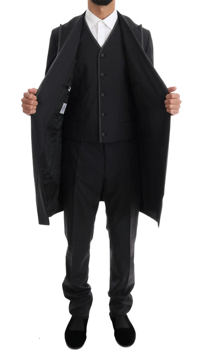 Elegante traje gris cruzado de lana