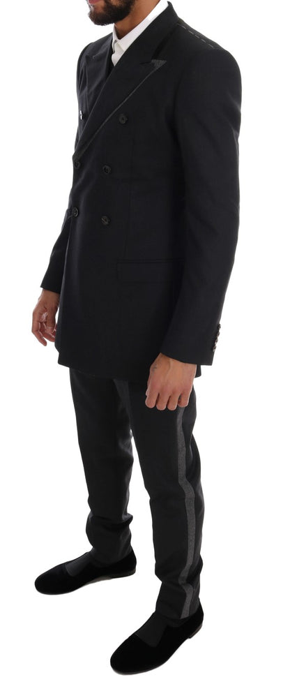 Elegante traje gris cruzado de lana