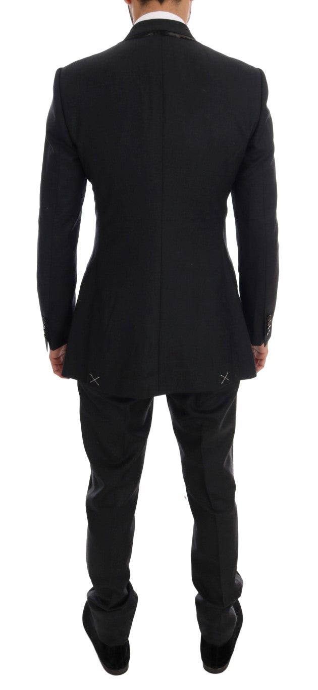 Elegante traje gris cruzado de lana