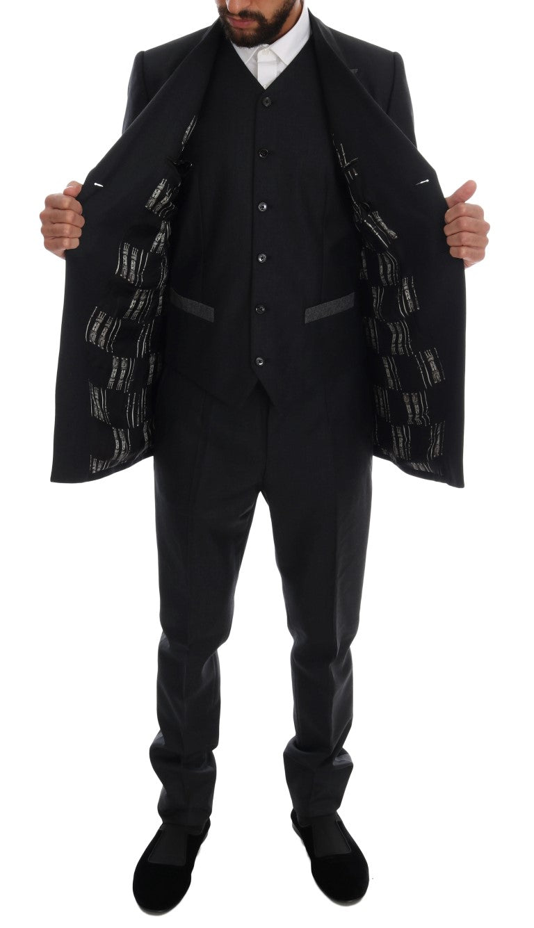 Elegante traje gris cruzado de lana
