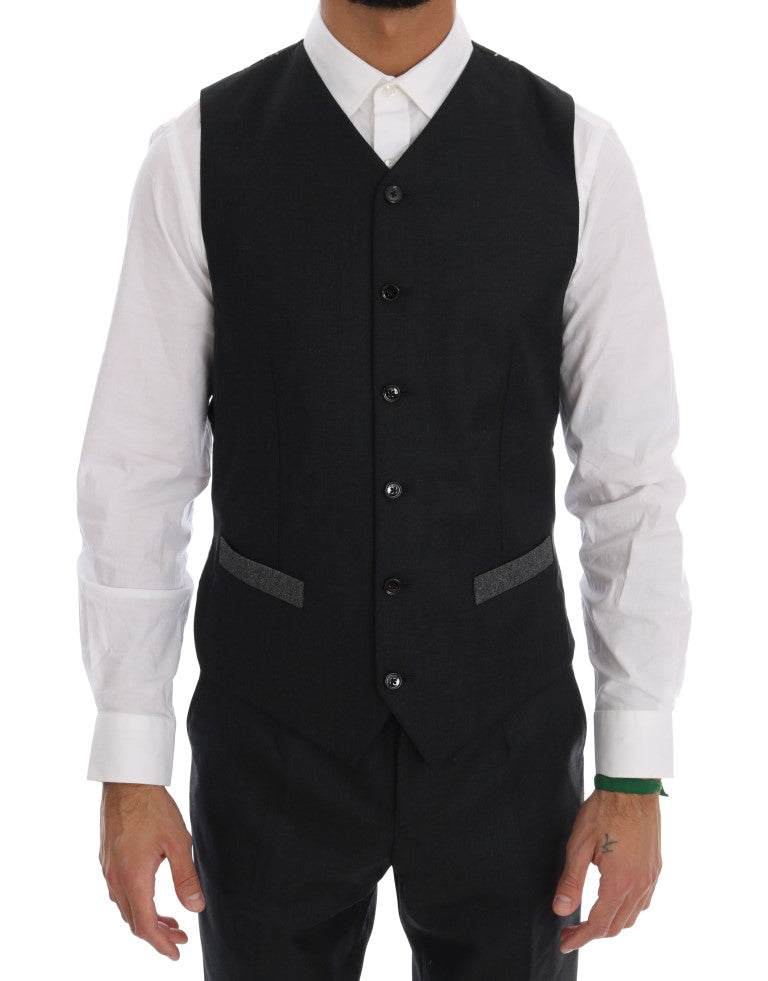 Elegante traje gris cruzado de lana