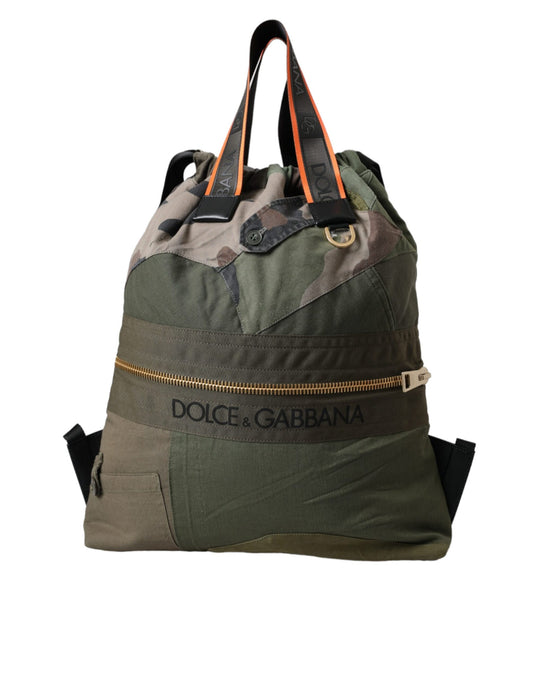 Mochila con parches de color verde militar