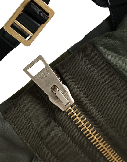 Mochila con parches de color verde militar
