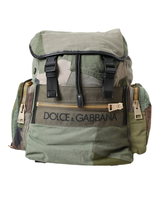 Mochila con parches de color verde militar
