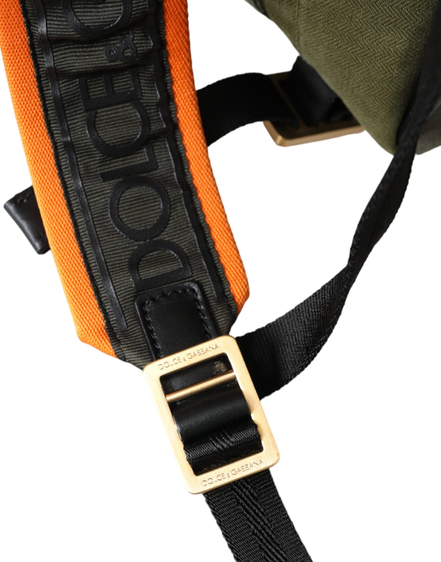 Mochila con parches de color verde militar
