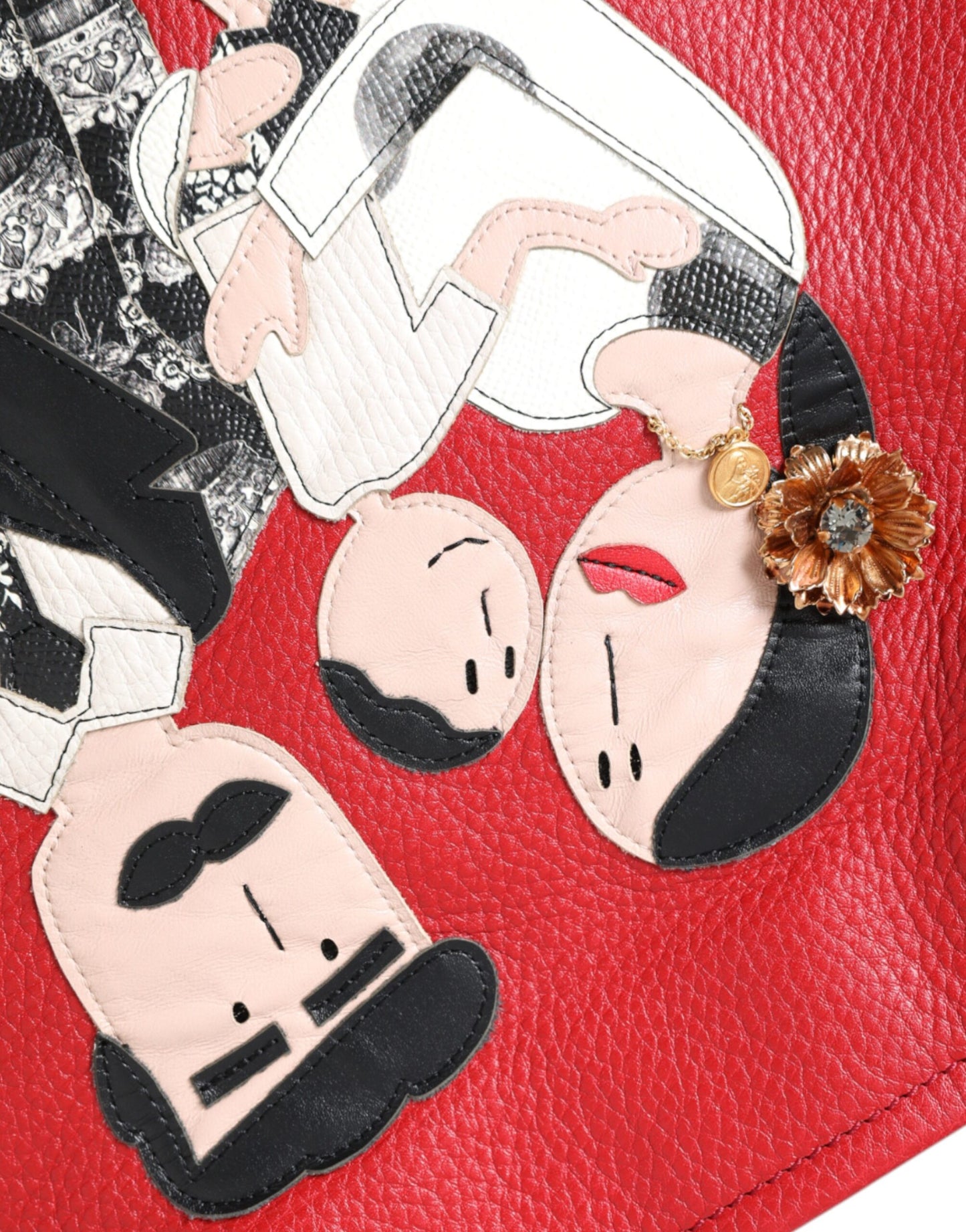 Bolsa de compras de cuero rojo con parche #DGFamily