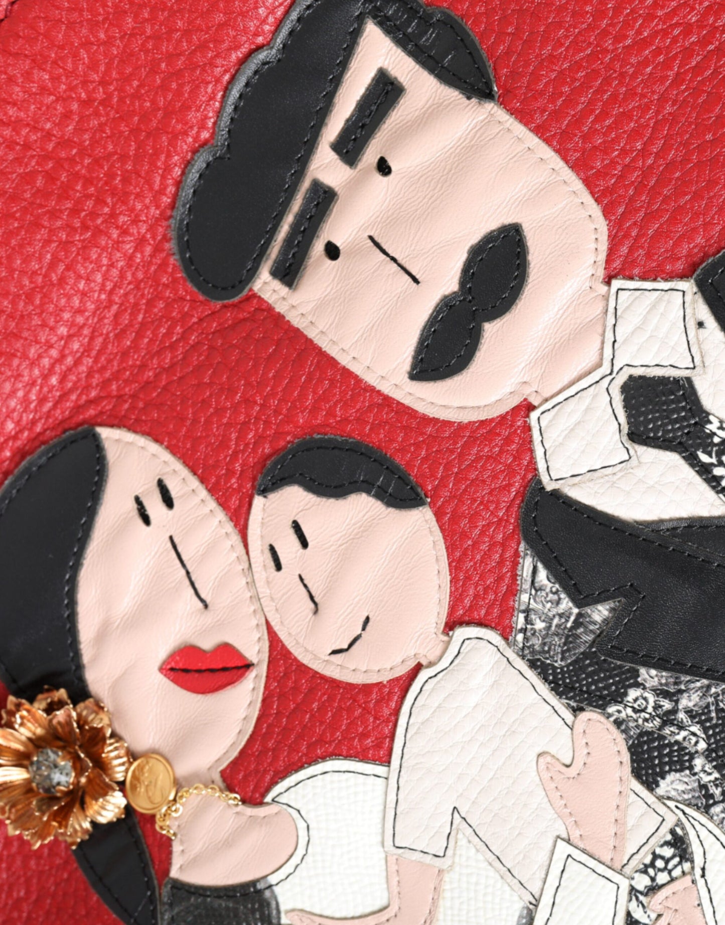 Bolsa de compras de cuero rojo con parche #DGFamily