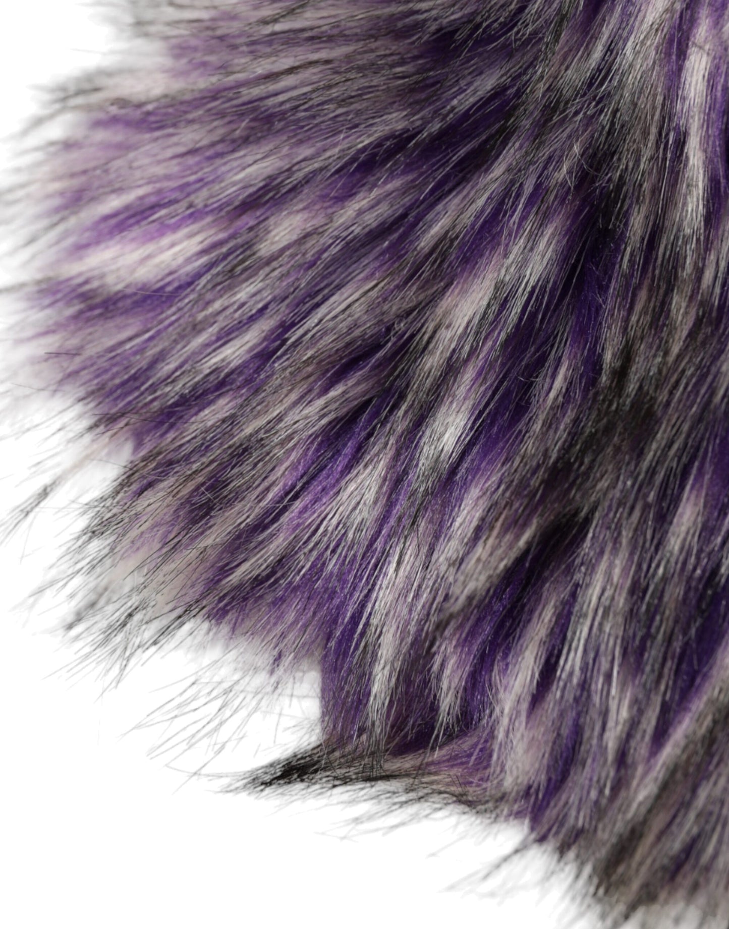 Gorro morado de piel sintética que envuelve toda la cabeza