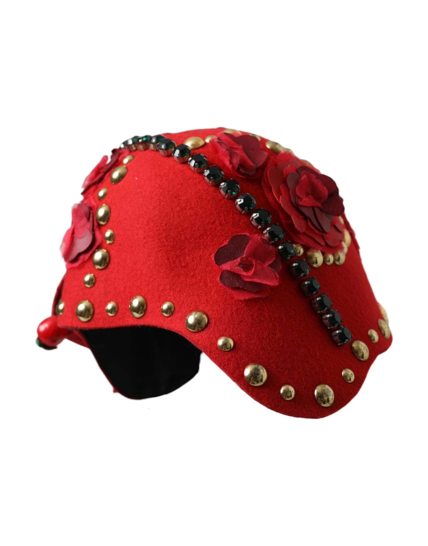 Broche con rosas doradas y cristales rojos adornado con sombrero