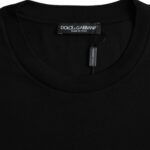 Camiseta negra de algodón con cuello redondo y manga corta