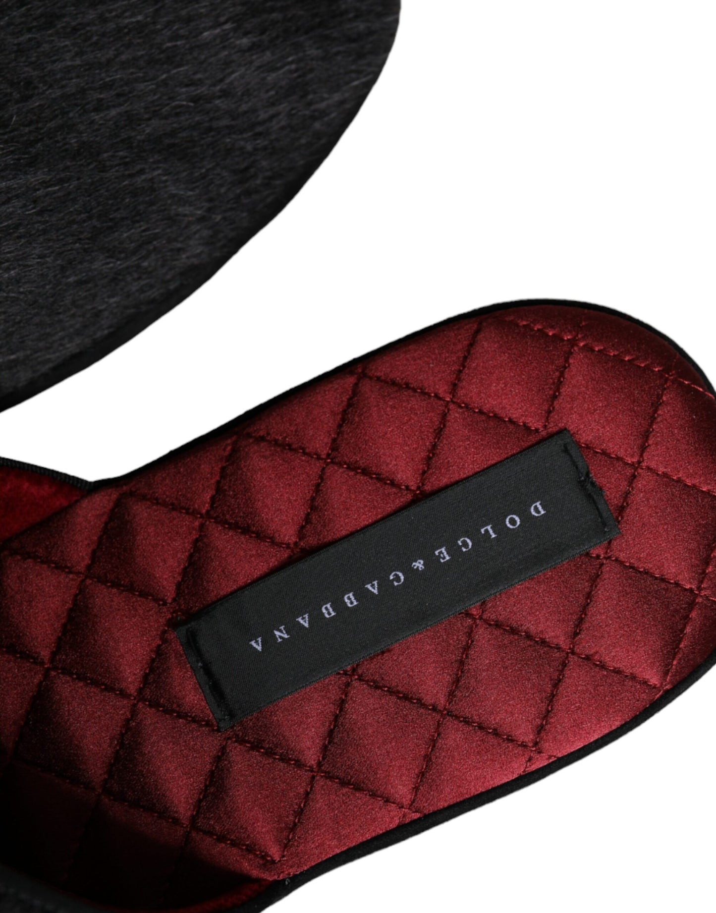 Pantuflas negras de piel sintética sin cordones