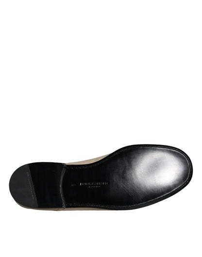 Mocasines de cuero beige con placa de logotipo para hombre