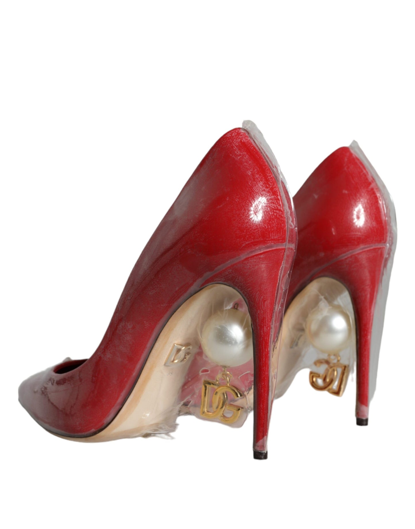 Zapatos de tacón con perlas sintéticas y charol rojo