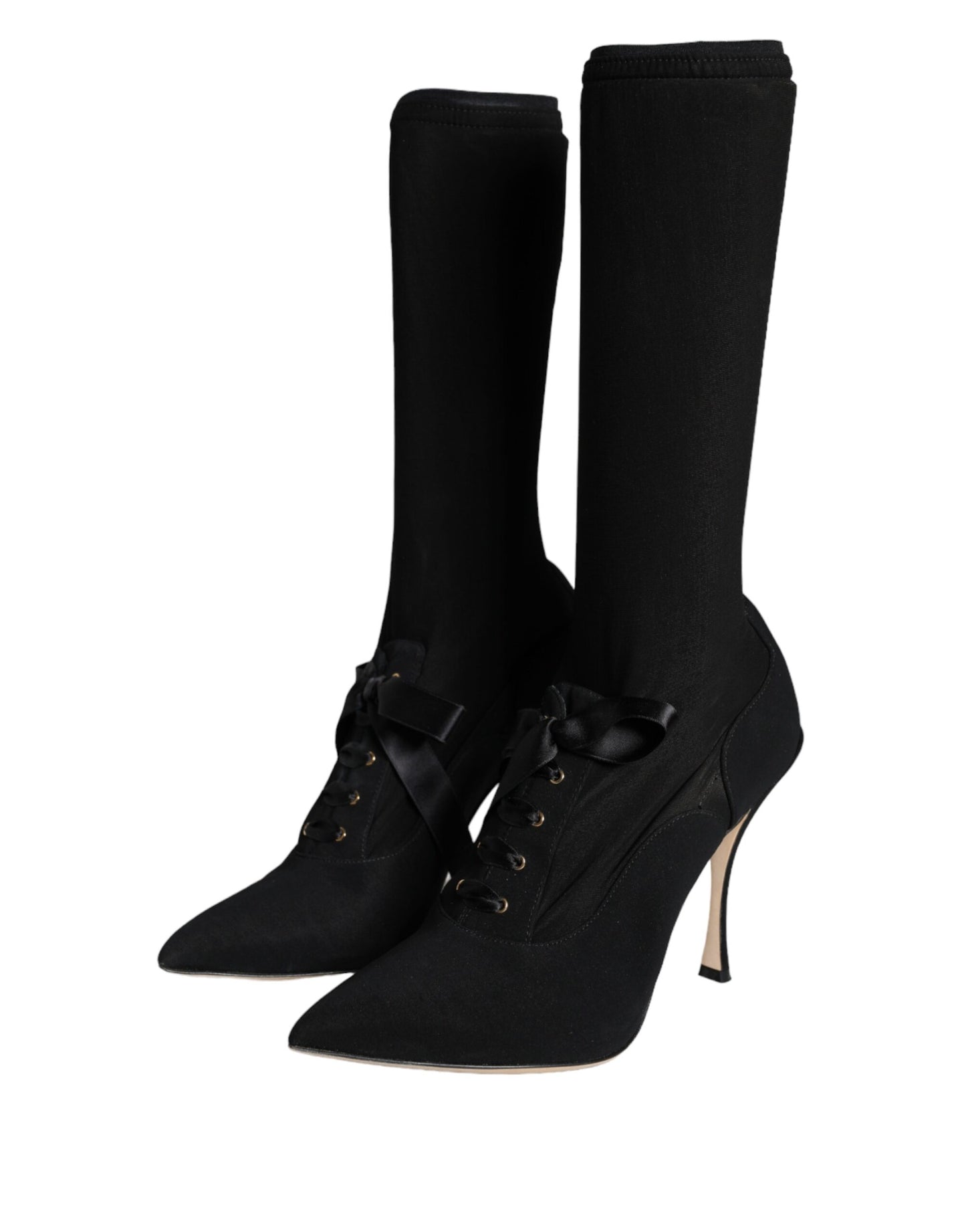 Botas negras de tacón de aguja a media pantorrilla