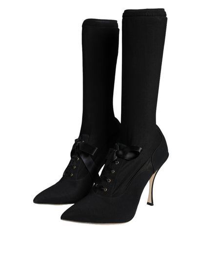 Botas negras de tacón de aguja a media pantorrilla