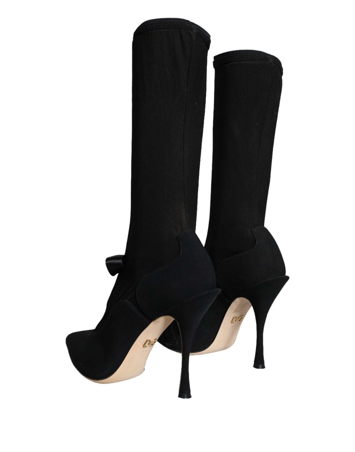 Botas negras de tacón de aguja a media pantorrilla