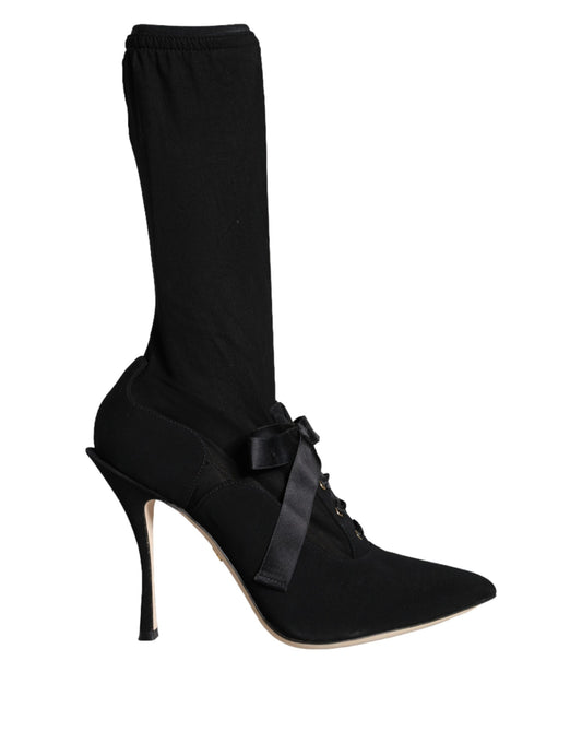 Botas negras de tacón de aguja a media pantorrilla