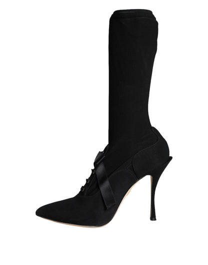 Botas negras de tacón de aguja a media pantorrilla