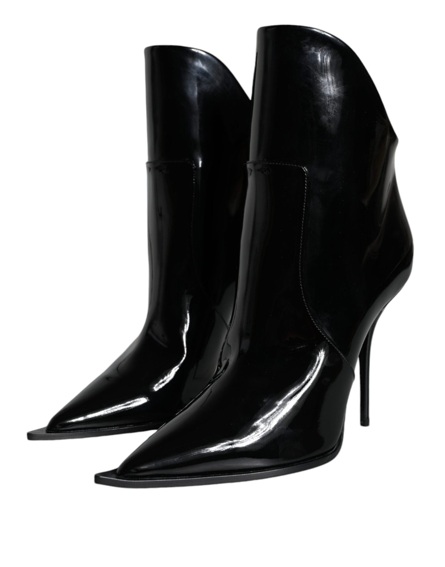 Botines puntiagudos de charol negro