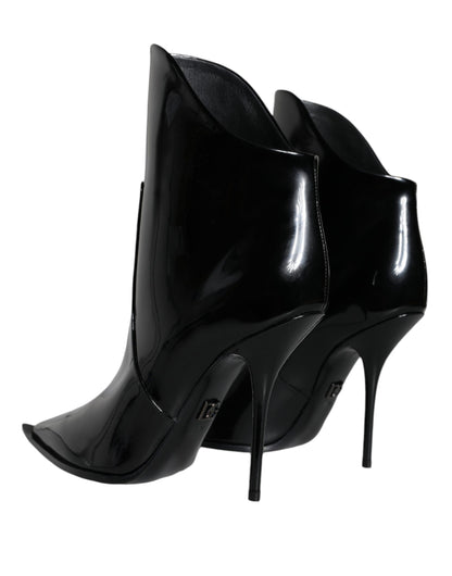 Botines puntiagudos de charol negro