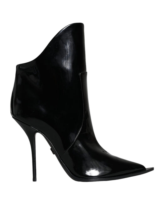 Botines puntiagudos de charol negro