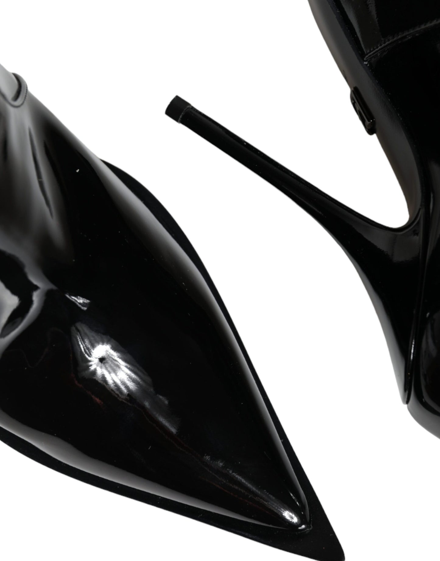 Botines puntiagudos de charol negro