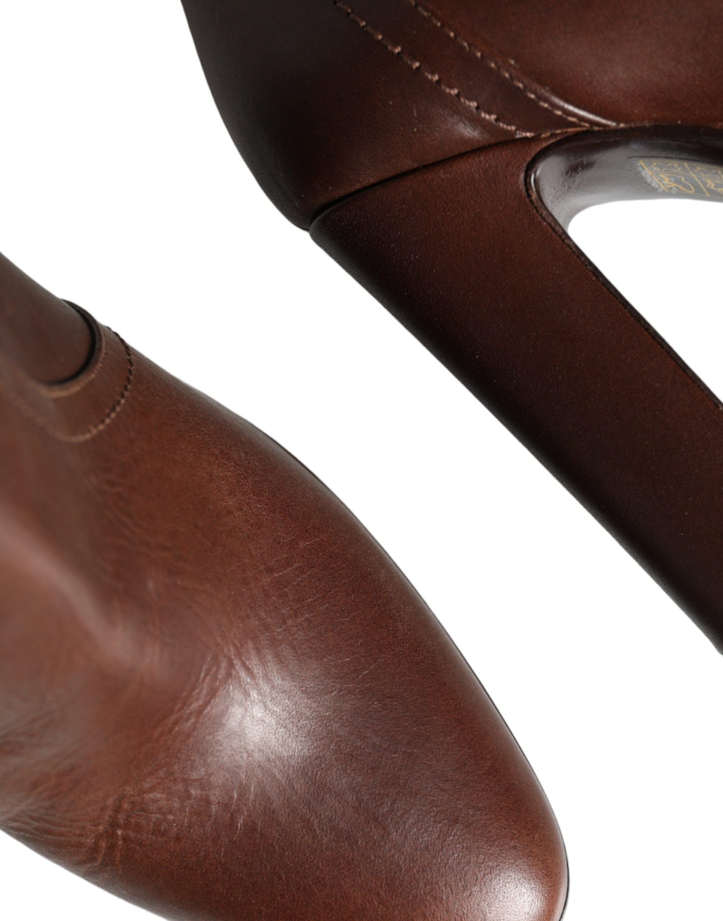 Botas de tacón de cuero marrón a media pantorrilla