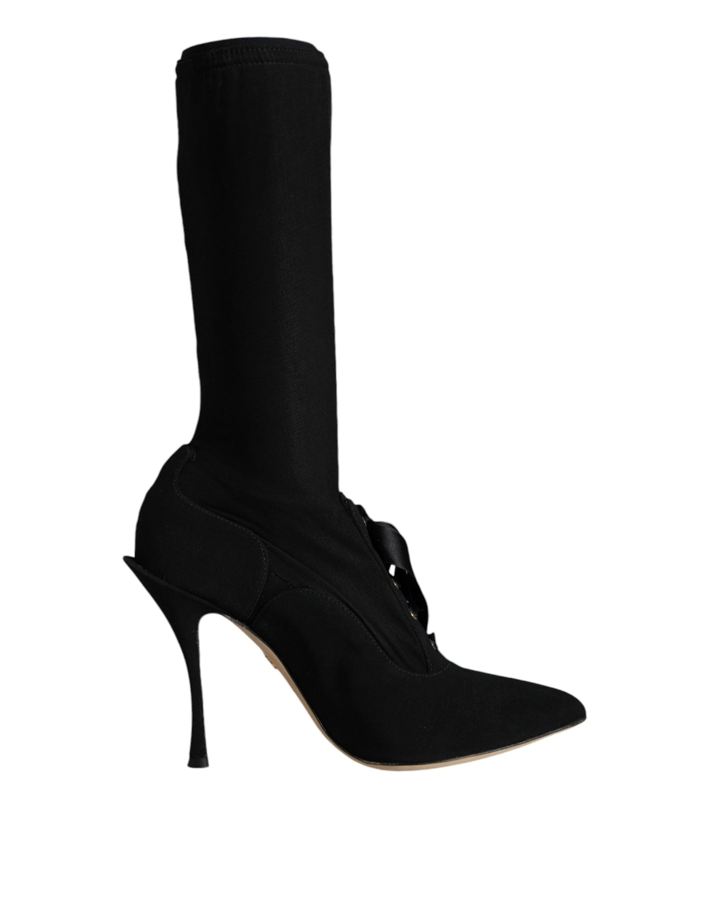 Botas negras de tacón de aguja a media pantorrilla