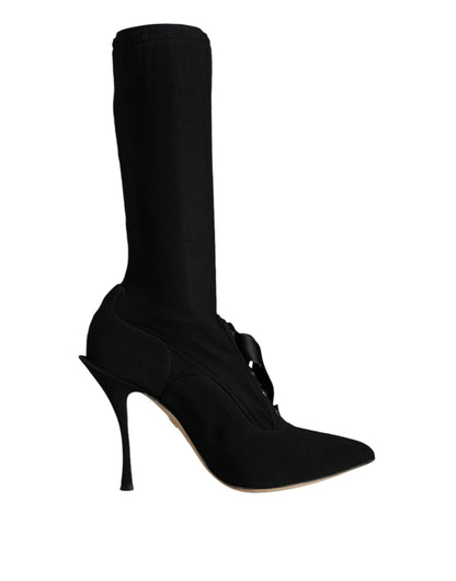 Botas negras de tacón de aguja a media pantorrilla