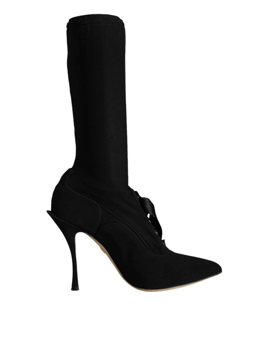 Botas negras de tacón de aguja a media pantorrilla