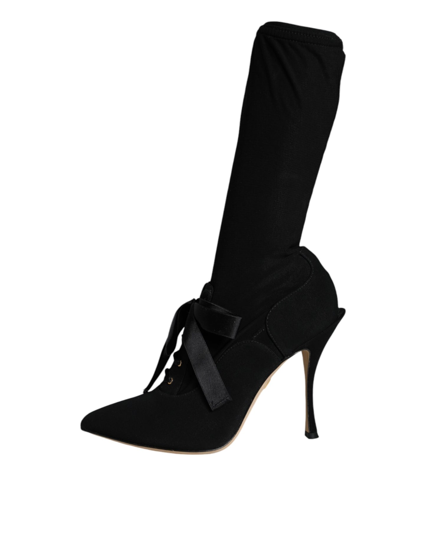 Botas negras de tacón de aguja a media pantorrilla