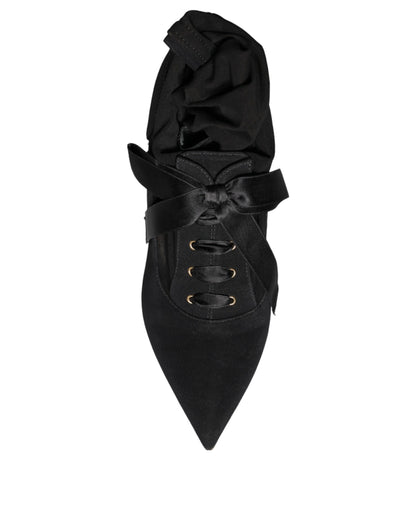 Botas negras de tacón de aguja a media pantorrilla