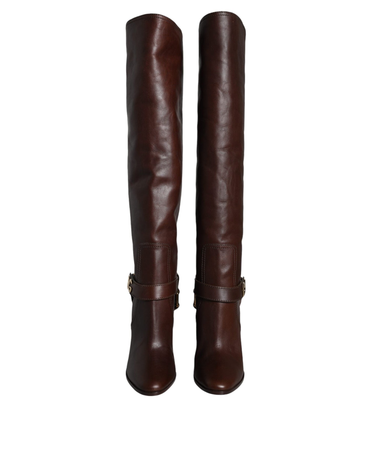 Botas altas de cuero marrón con logo dorado