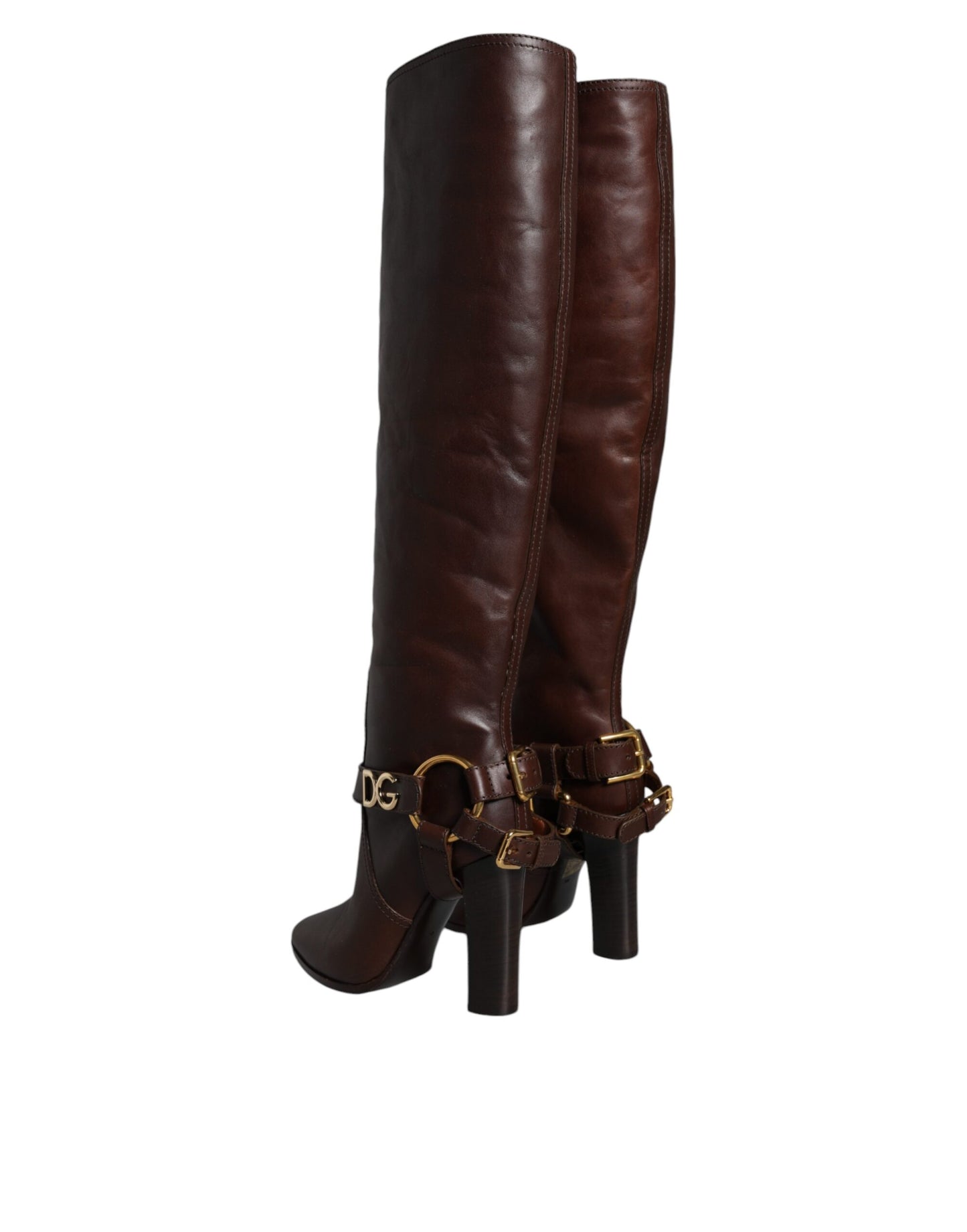 Botas altas de cuero marrón con logo dorado