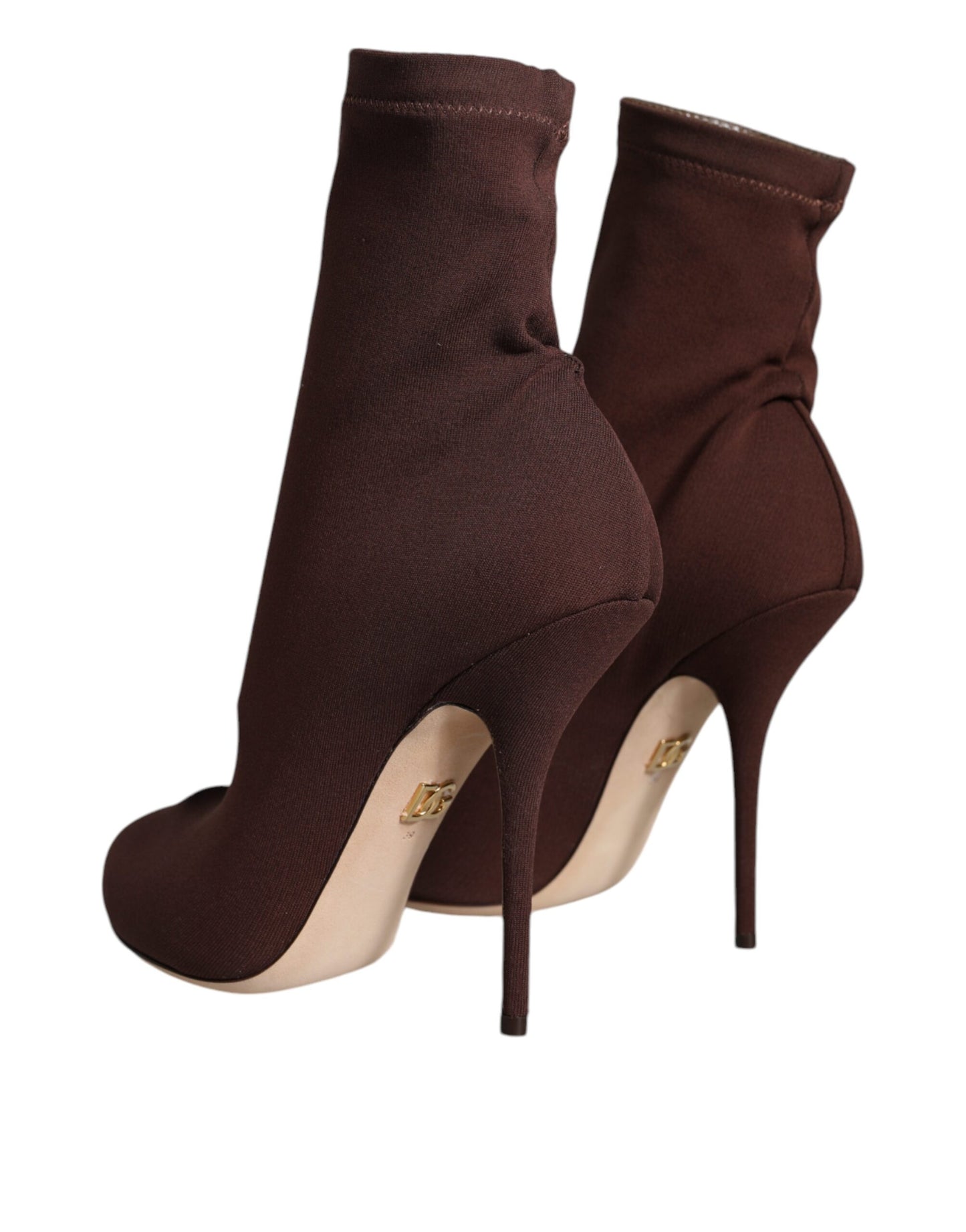 Calcetines y botines con tacones de aguja marrones