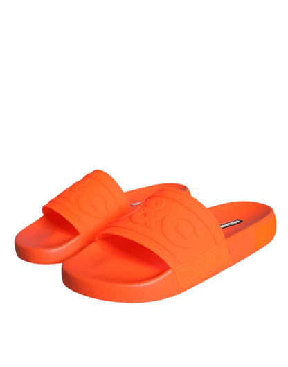Sandalias de goma naranja para playa
