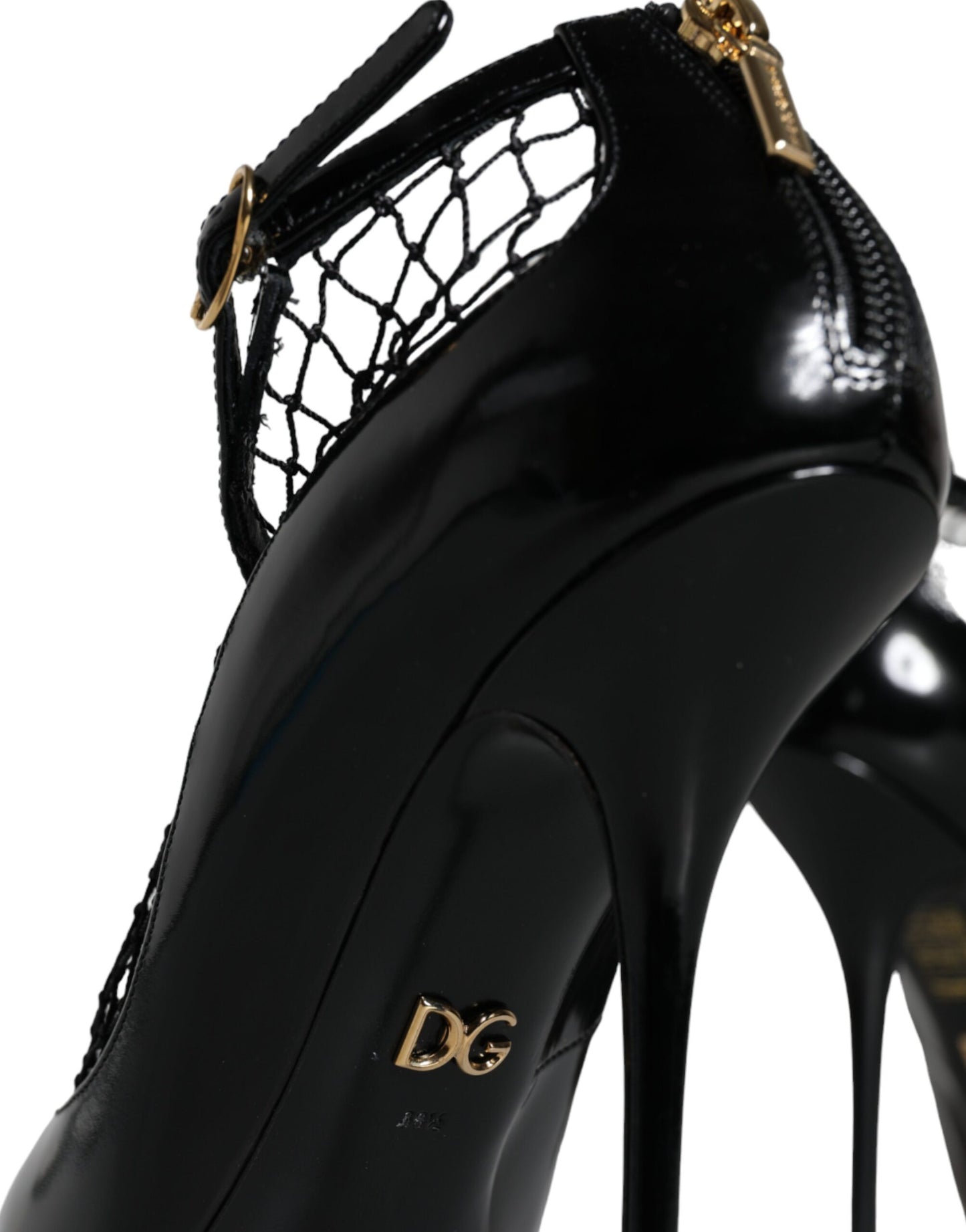 Zapatos de tacón de charol de malla negra