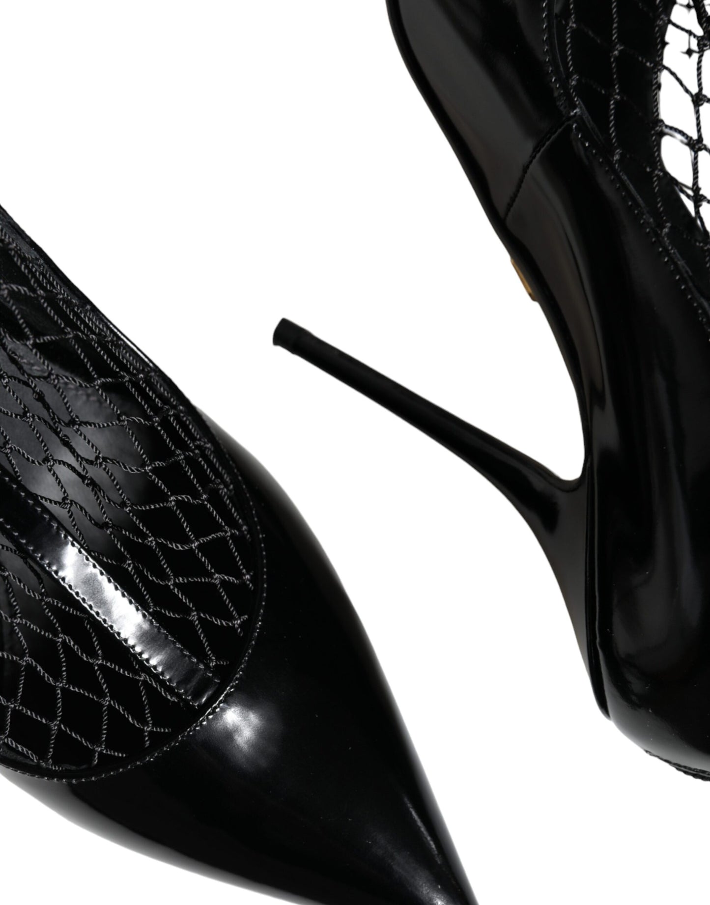 Zapatos de tacón de charol de malla negra