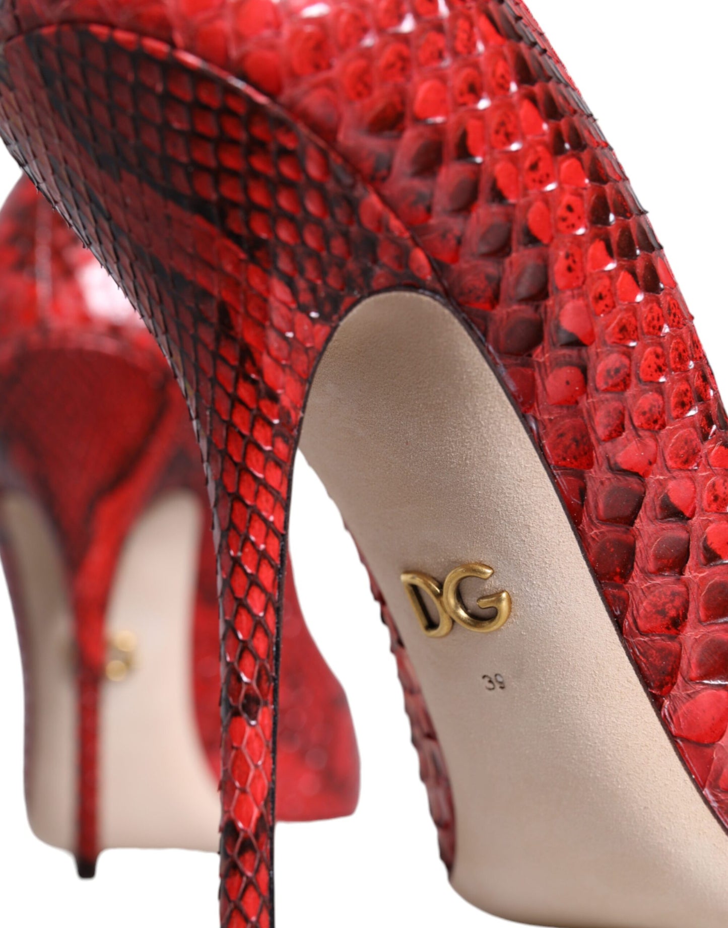 Zapatos de tacón alto de aguja de cuero rojo