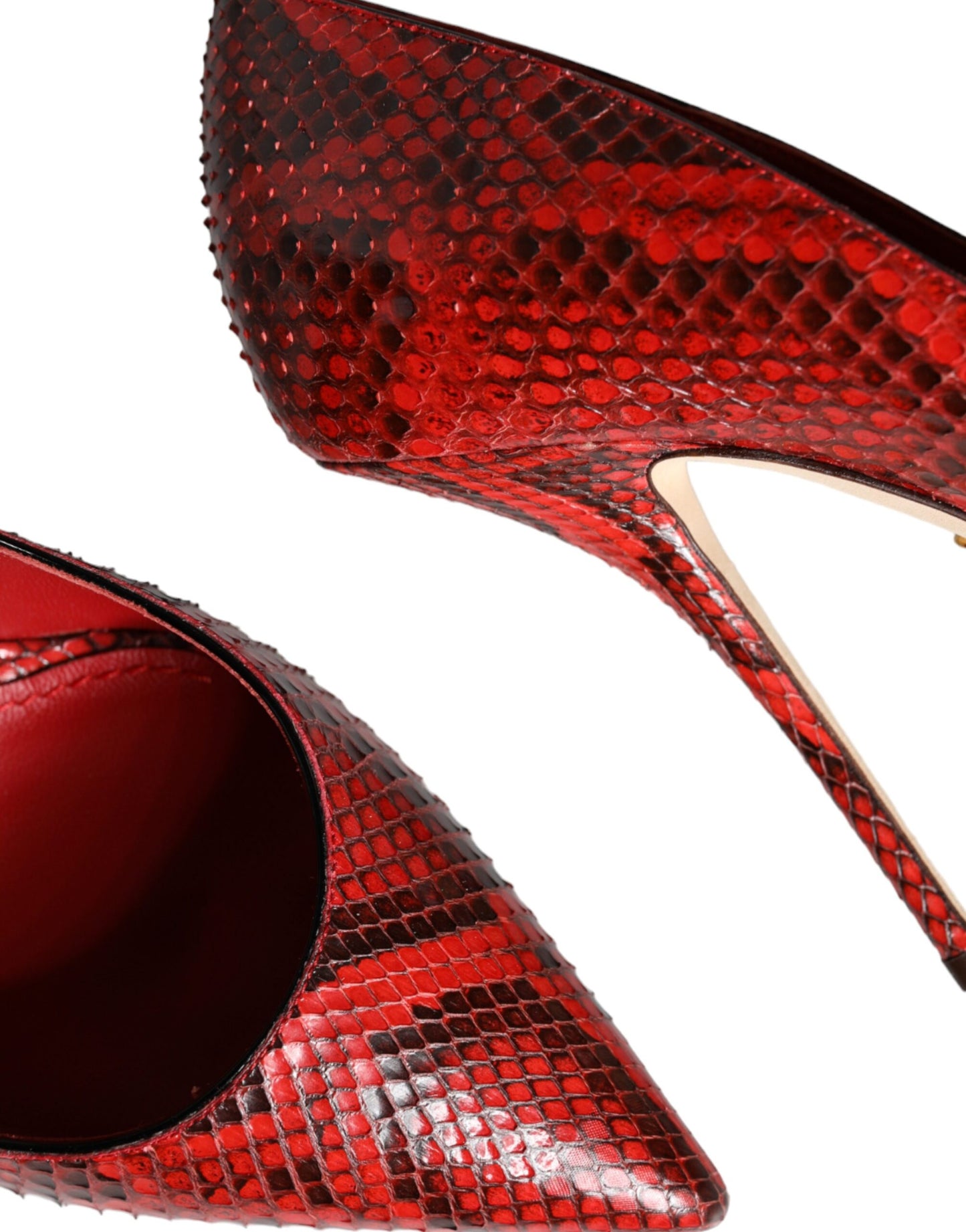 Zapatos de tacón alto de aguja de cuero rojo