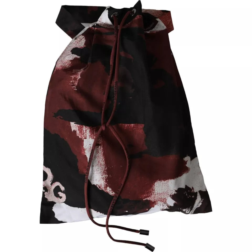Traje de baño corto con estampado de camuflaje multicolor y logotipo de DG
