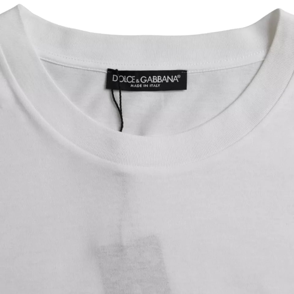 Camiseta blanca de algodón con cuello redondo y manga corta