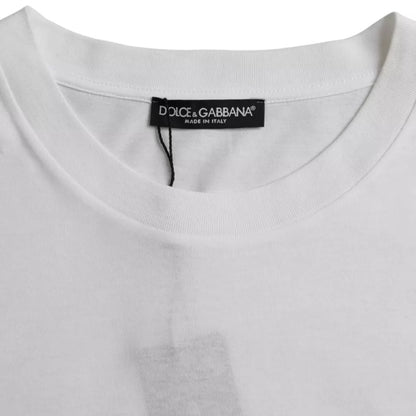 Camiseta blanca de algodón con cuello redondo y manga corta