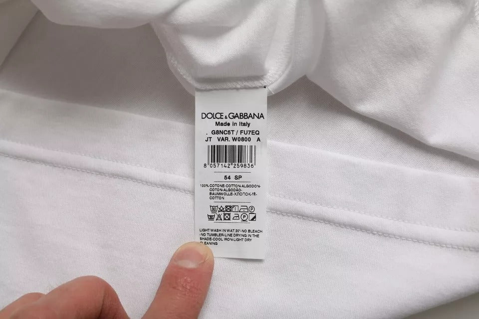 Camiseta blanca de algodón con cuello redondo y manga corta
