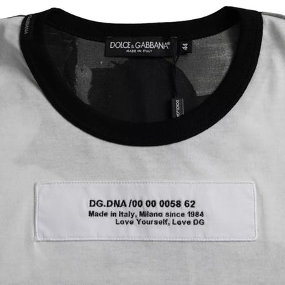 Camiseta de cuello redondo con estampado de camuflaje blanco y negro
