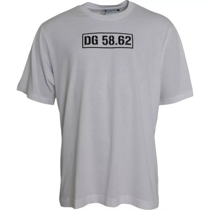 Camiseta blanca de cuello redondo y manga corta con logotipo
