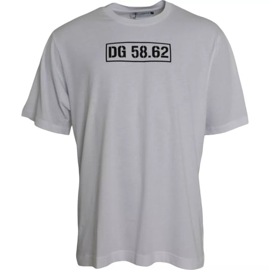 Camiseta blanca de cuello redondo y manga corta con logotipo